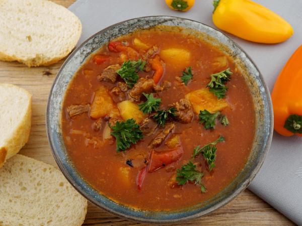 Soupe de goulasch à la Hongroise