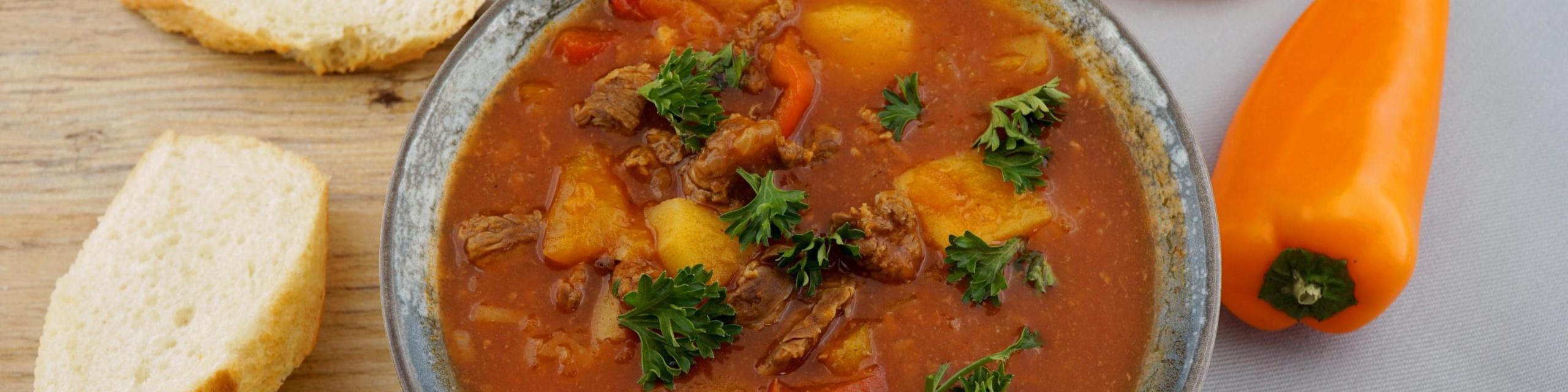 Soupe de goulasch à la Hongroise