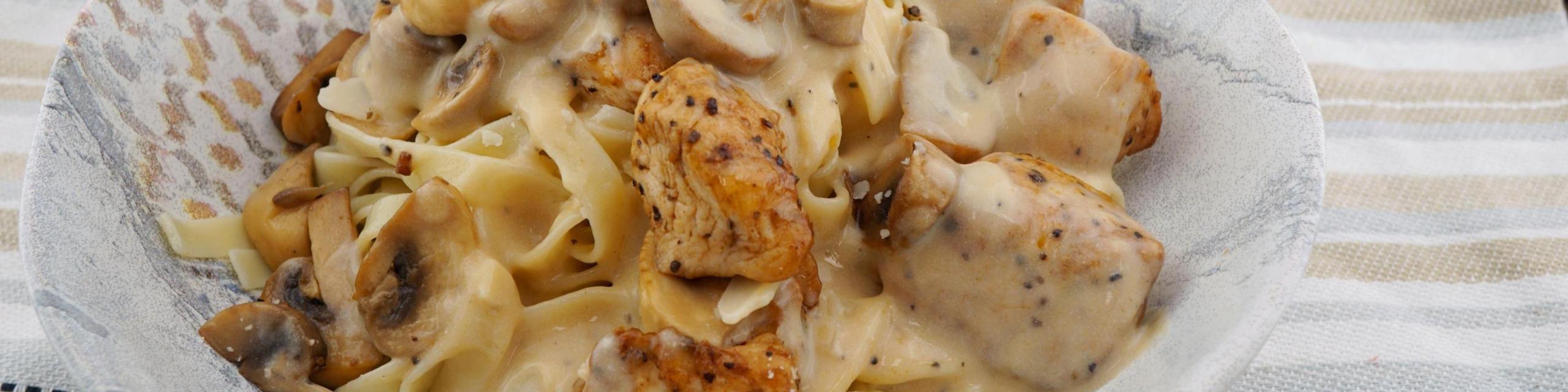 Pâtes Tartufo à la sauce blanche et au poulet