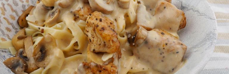 Pasta tartufo met witte saus en kip